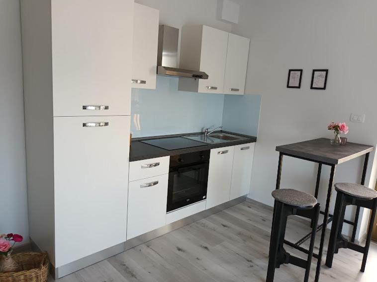 Apartma Oddih Dutovlje Exterior foto